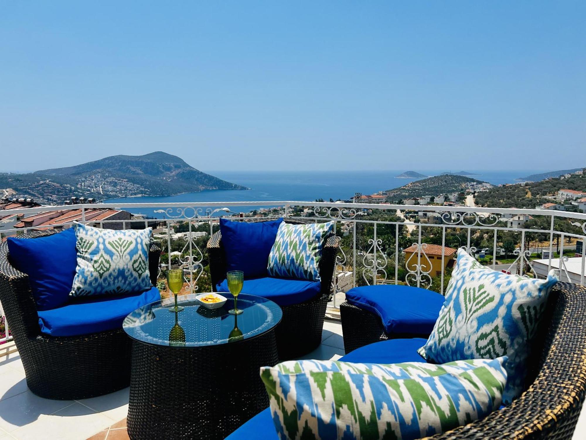 Luxury 3 Bedroom In With Sea Views Villa